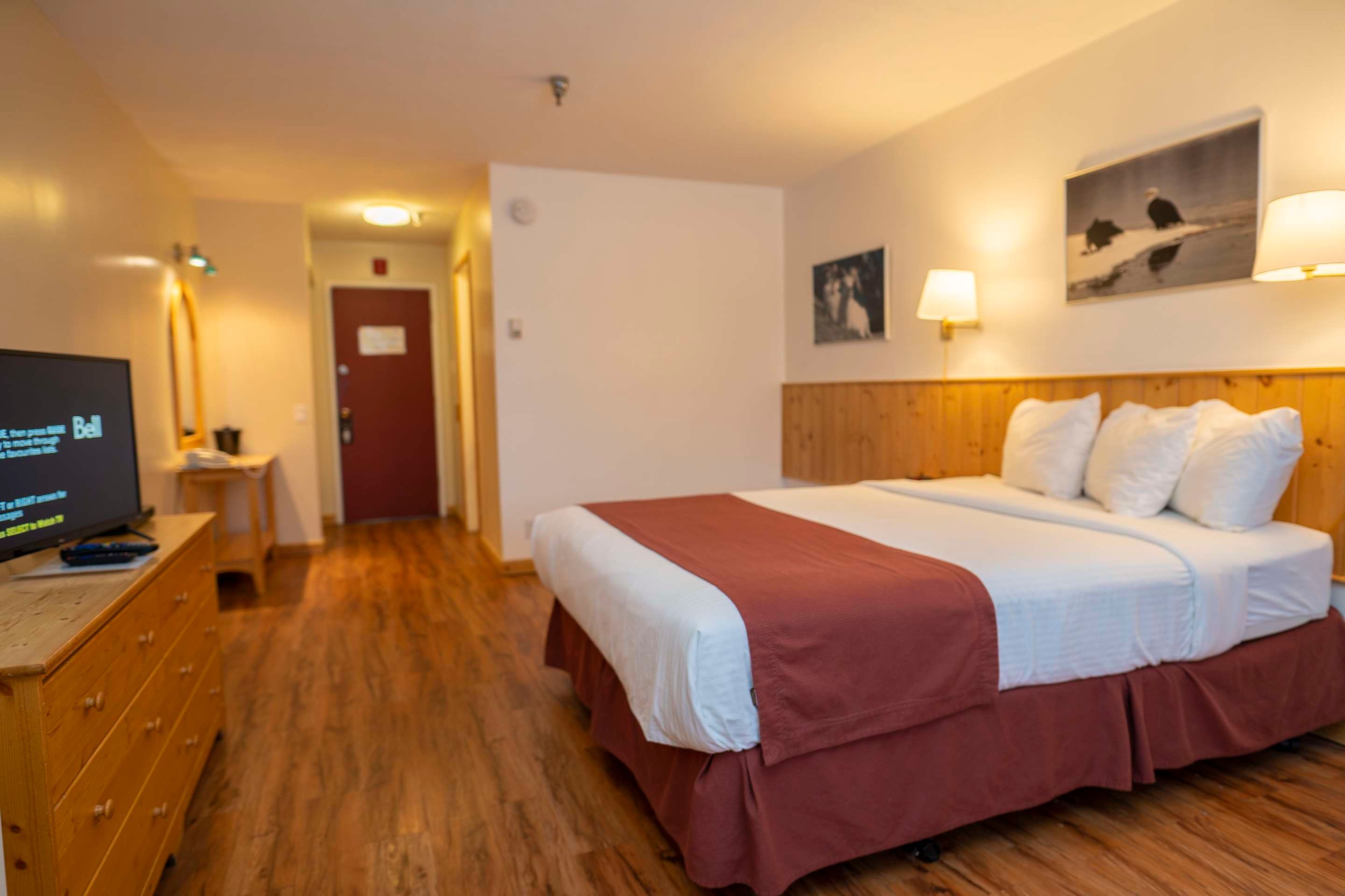 Canadas Best Value Inn River View Hotel - Whitehorse - Bedroom