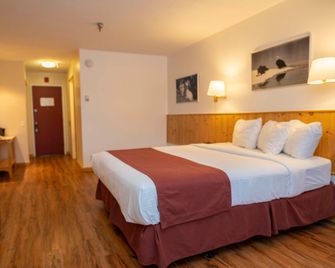 Canadas Best Value Inn River View Hotel - Whitehorse - Bedroom