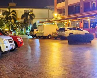 Rayong Lanna Hotel - Rayong - Bâtiment