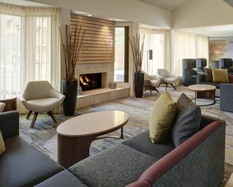 Courtyard by Marriott Indianapolis Airport - Indianápolis - Lounge