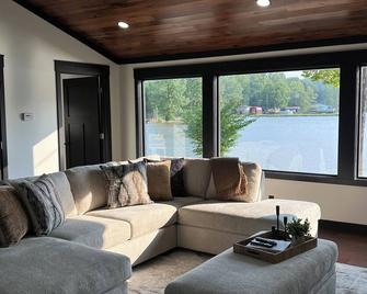 Luxury Lakefront 2br, 3ba – Hot Tub, Firepit, Lake Views & Private Access! - Waverly