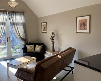 Garfield Cottage - Kettering - Living room