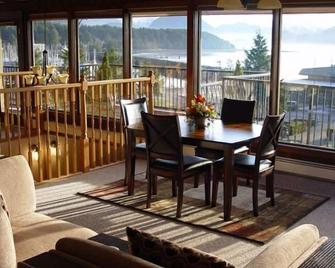 Harbor Heights Penthouse in Beautiful Downtown Sitka, Alaska - Sitka - Jídelna