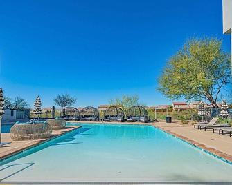 Close to Mayo + Desert Ridge | Pool, Gym & Parking - Scottsdale - Piscina