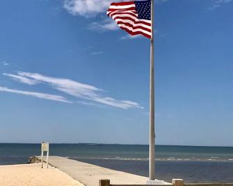 Retreat in beach community, 1 Br/2 Bath, Laundry, Sleeps up to 3, Walk to Beach - Niantic - Beach