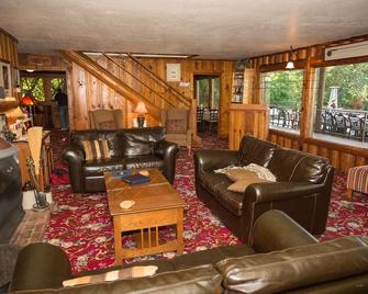 Morrisons Rogue River Lodge - Merlin - Lounge