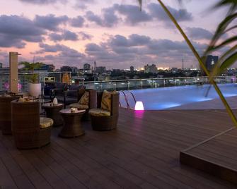 Lagos Continental Hotel - Lagos - Zwembad