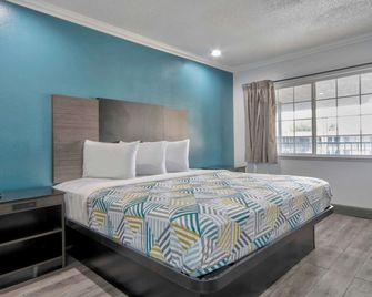 Studio 6 Suites San Bernardino. Ca - San Bernardino - Bedroom