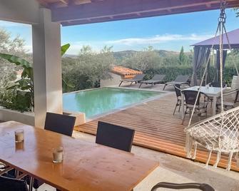 Amazing Home In Vinezac - Vinezac - Zwembad