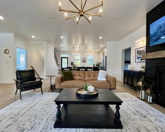 Welcome to The Sister Bay Haus, your ultimate luxe retreat nestled in Sister Bay - Sister Bay - Living room
