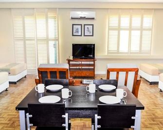 Garden Villa Hotel - Tamuning - Matsal