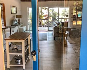 Mar a Vista: Cozy Coastal Cottage with Modern Amenities - Gualala - Lobby