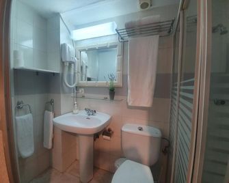 Luna-Guest Rooms - Alcalá de Guadaira - Bathroom