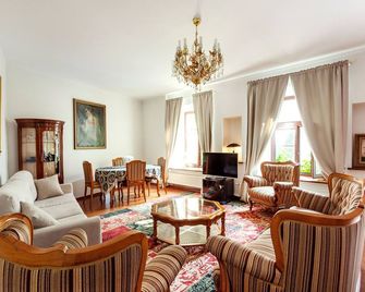 Classic Old Town 1 Bedr. Apartment - Vilnius - Living room