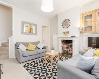 Charming period cottage quietly located in the centre of Winchester - Winchester - Phòng khách