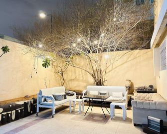 Su Casa Hostel - Riyadh - Patio