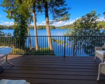 Oyster Bay Inn & Suites - Bremerton - Балкон