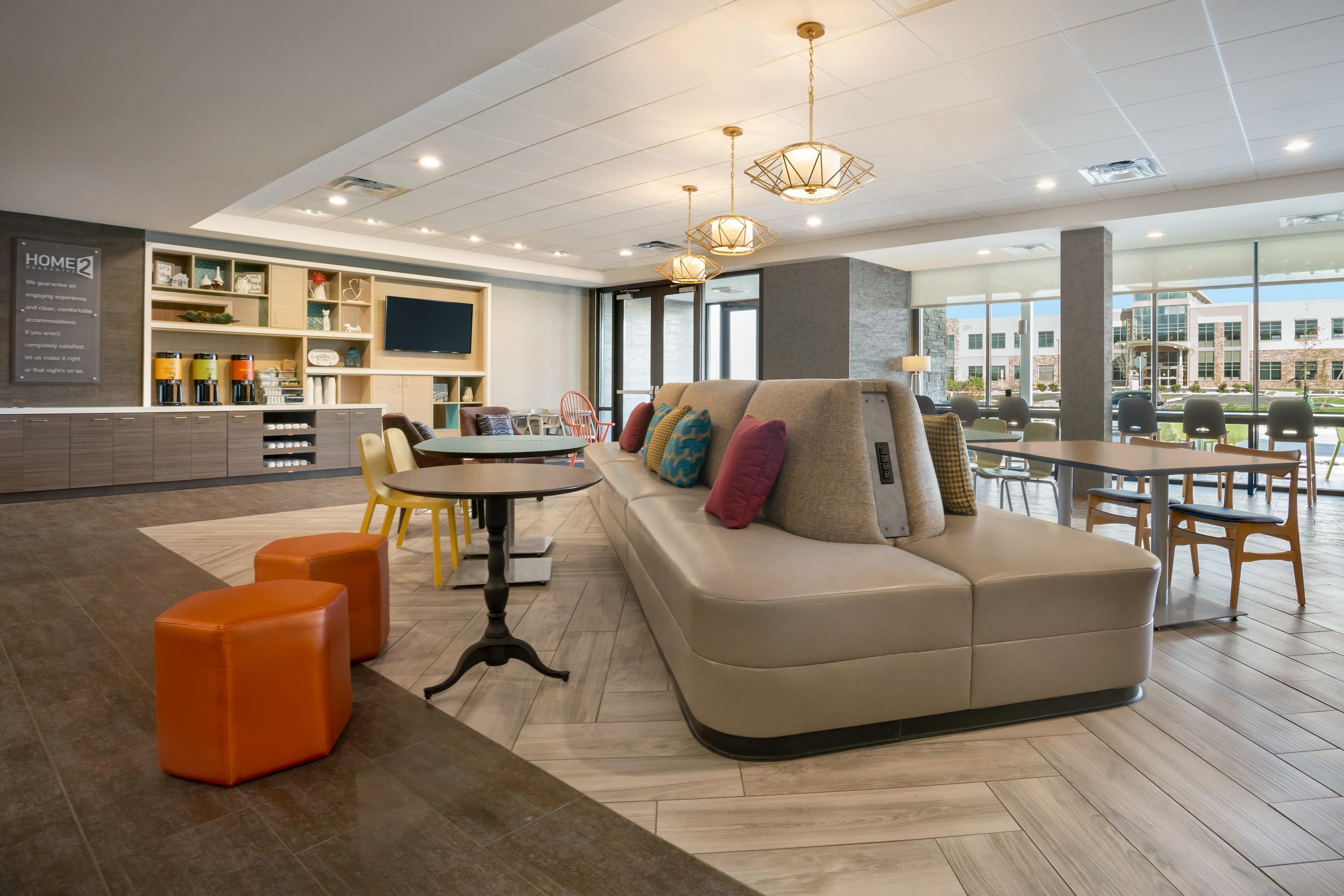 Home2 Suites by Hilton Warminster Horsham - Warminster - Lounge