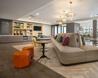 Home2 Suites by Hilton Warminster Horsham - Warminster - Lounge
