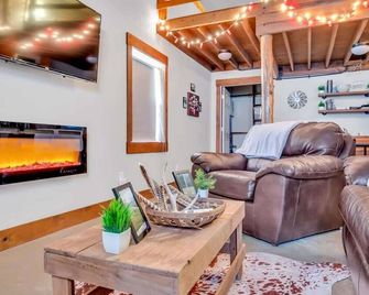 The Den at J-Barn - Secluded Retreat - Joelton - Salon