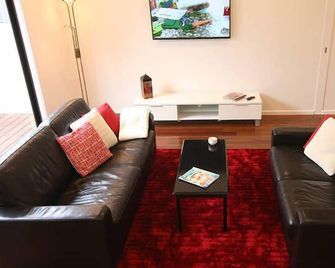 The Nook Studio Apartment - Maidstone - Living room