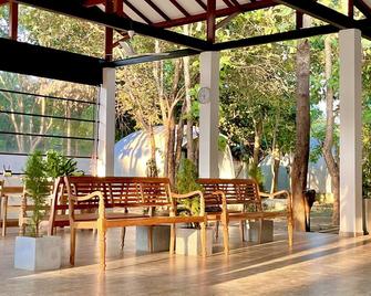 Nivadoo Resort Sigiriya - Sigiriya - Βεράντα