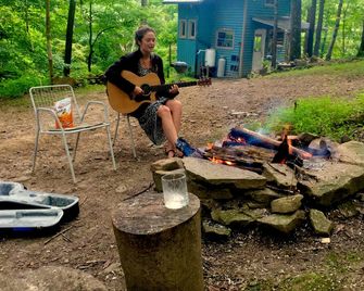 Rustic Off-Grid Cabin Getaway Near Wayne - Athens