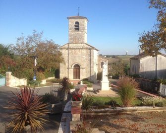 Charming farmhouse near Toulouse with swimming pool. Pet and family friendly. - Bardigues - Edificio