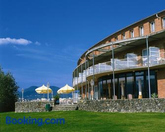 Hotel Riu Olot - Olot - Building