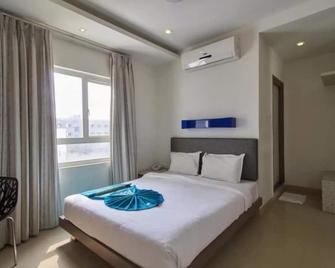 The Conclave Hotel - Hyderabad - Bedroom