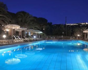 Country Hotel Residence Da Pilade - Capoliveri - Zwembad