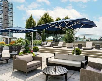 the DOUGLAS Autograph Collection - Vancouver - Patio