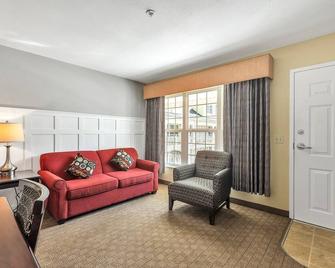 Iroquois Suite at Kelley's Island Venture Resort - Kelleys Island