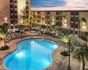 Radisson Hotel Orlando Lake Buena Vista South - Kissimmee - Pool