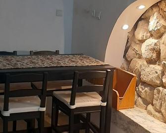 Self-Contained Garden apartment with Galilee sea & mountains view 2 - Zefat - Dining room