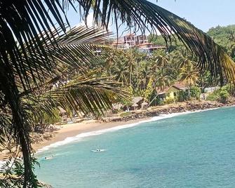 Surf Paradise - Tangalla - Beach