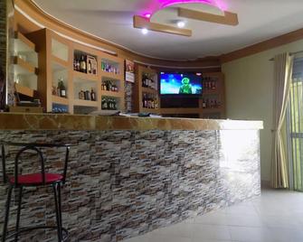 Deluxe Hotel - Ishaka - Ishaka - Recepción