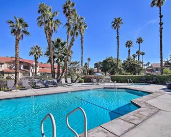Modern Palm Springs Townhome Near Golf Courses - Palm Springs - Piscina
