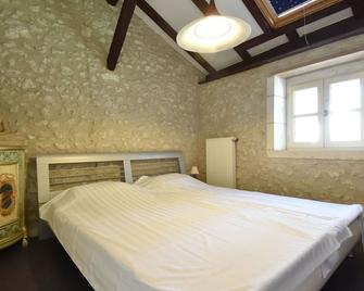 Beautiful holiday home with private pool - Saint-Séverin - Habitación