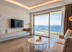 Grand Horizon Luxury Boutique Apartments - Puerto Rico - Living room