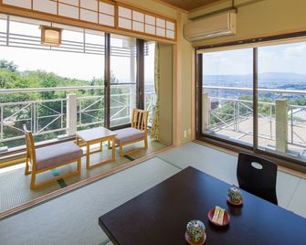 Mikasa Ryokan - Nara - Balcony