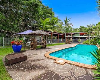 1770 Southern Cross Backpackers - Agnes Water - Pool