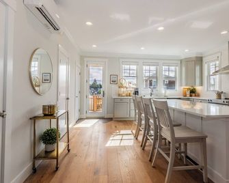 Sunset Boulevard by Seabrook Hospitality - Pacific Beach