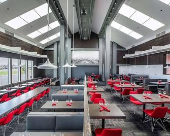 Comfort and Convenience! Pets Allowed, Outdoor Pool, Free Parking - Kennewick - Restaurace