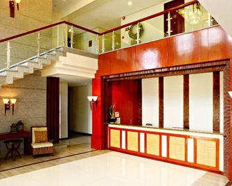Bliss Drive Inn Hotel - San Fernando - Front desk