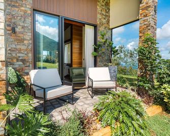 Villas Jawara ! Un Volcán en su Jardín ! - La Fortuna - Patio