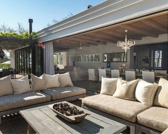 Mont Rochelle - Franschhoek - Patio