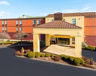 Baymont Inn & Suites by Wyndham Lafayette / Purdue Area - Lafayette - Budova