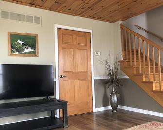 Starved rock area lovey home - Oglesby