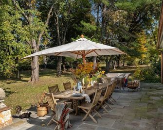 Willow Vale - Stunningly Designed Historical Icon with Hot Tub - Pine Plains - Patio